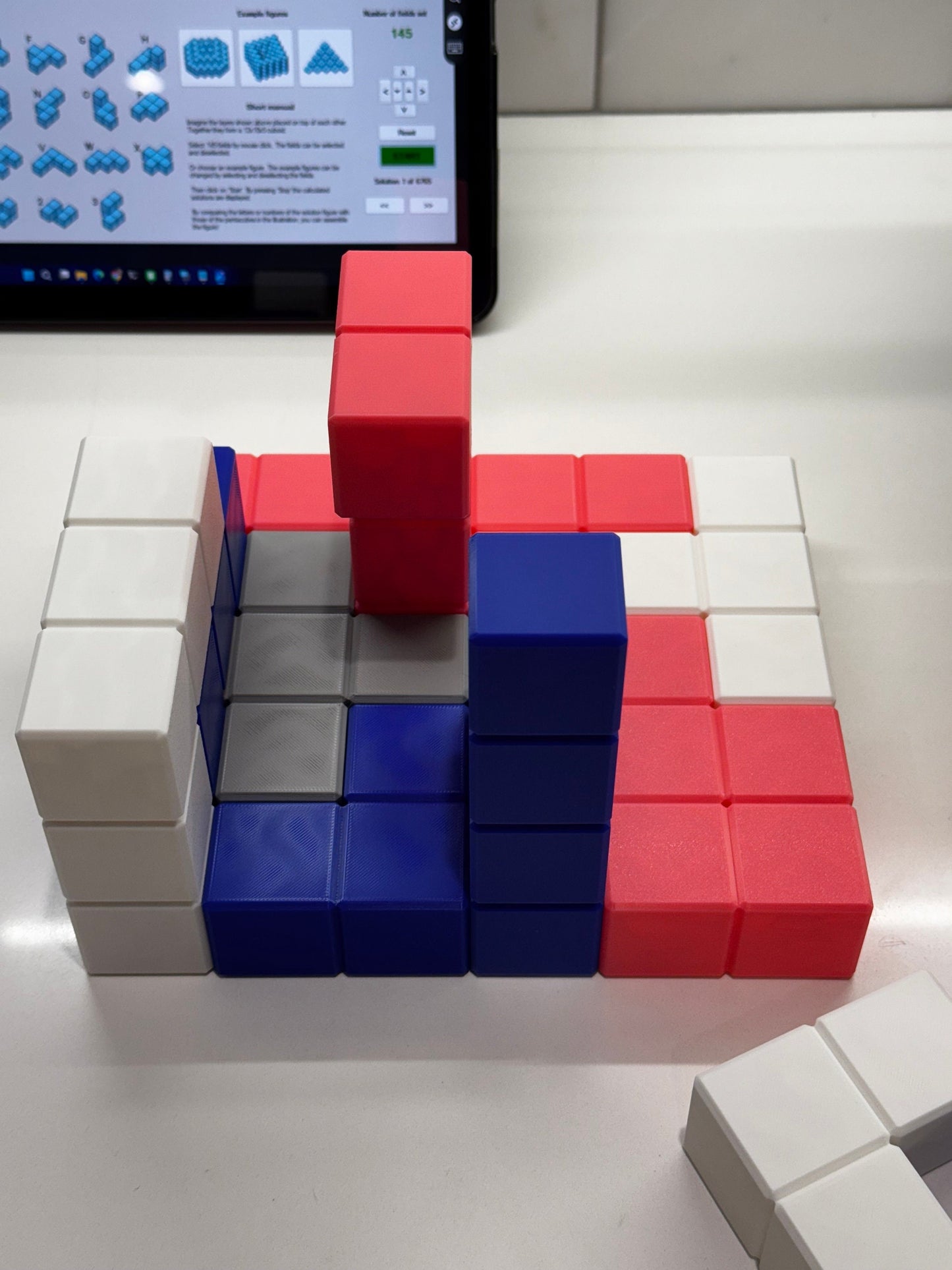 Dorian Cube Puzzle - 25 Unique Pentacube Pieces, 3D Brain Teaser, Fun and Educational Gift for Puzzle Lovers & Challenge Seekers