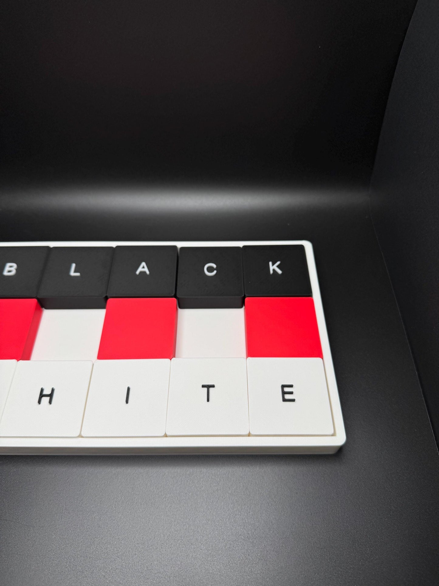 White and Black - Modern Recreation of a Classic Sliding Puzzle - Large 3D Puzzle 25x15cm, Sliding Piece Challenge - Swap the 2 Colors